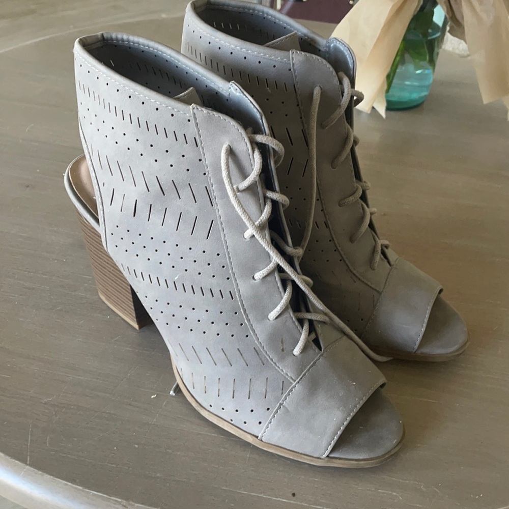 Gray open toes wedge Sandals